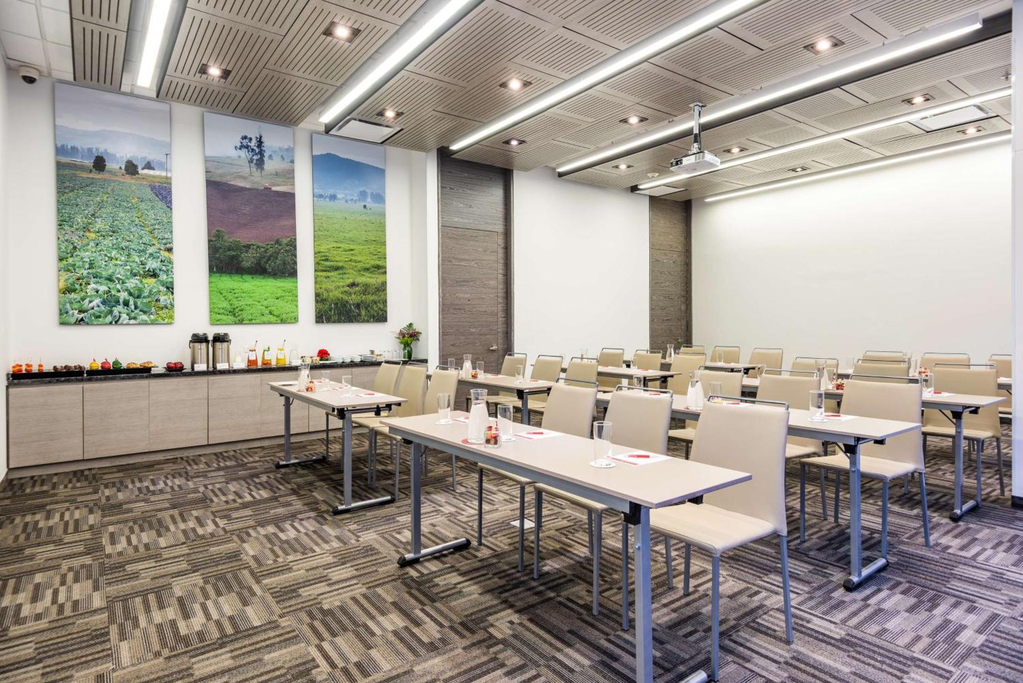 Nh Collection Bogota Terra 100 Royal Hotel Kültér fotó Meeting room