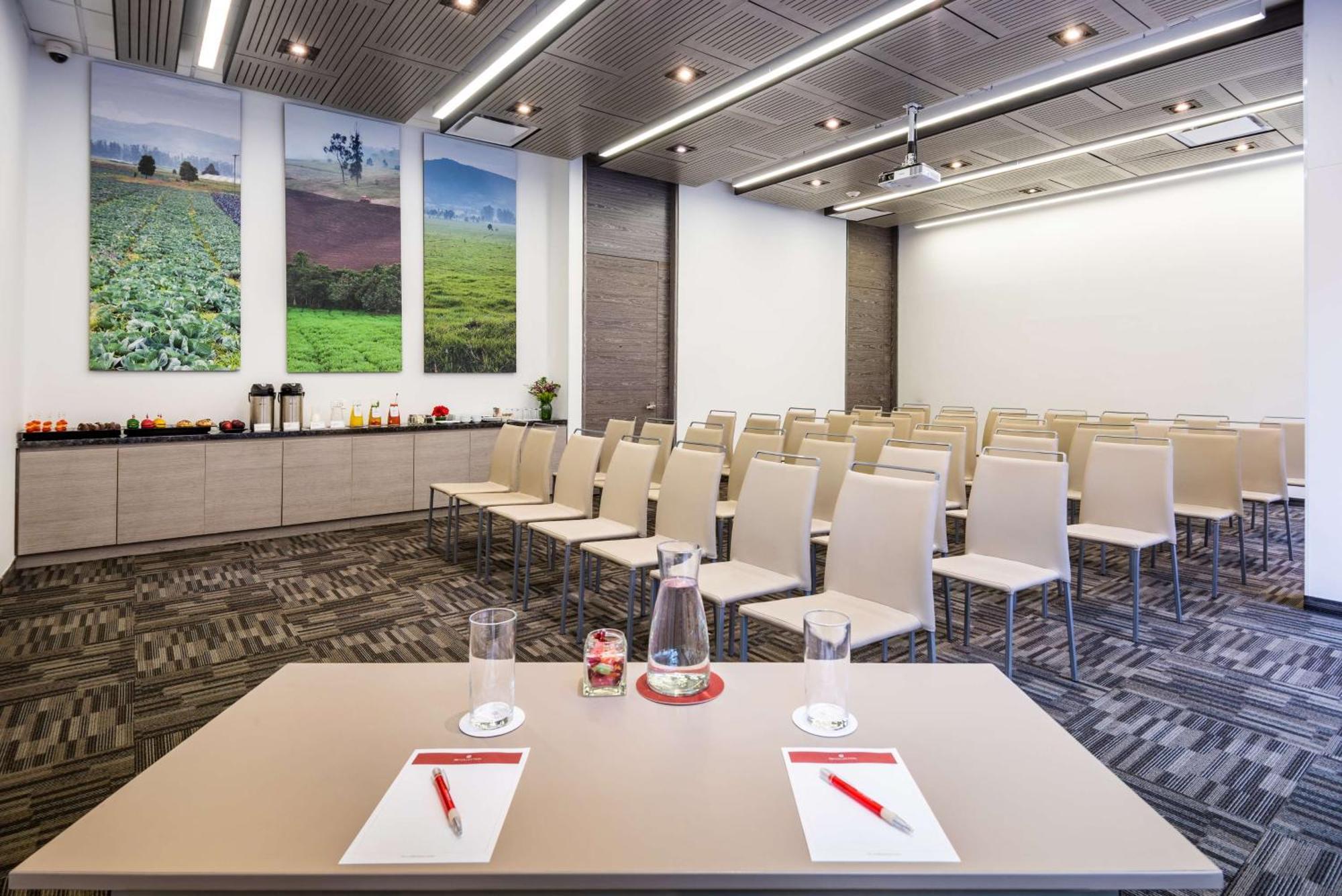 Nh Collection Bogota Terra 100 Royal Hotel Kültér fotó Meeting room