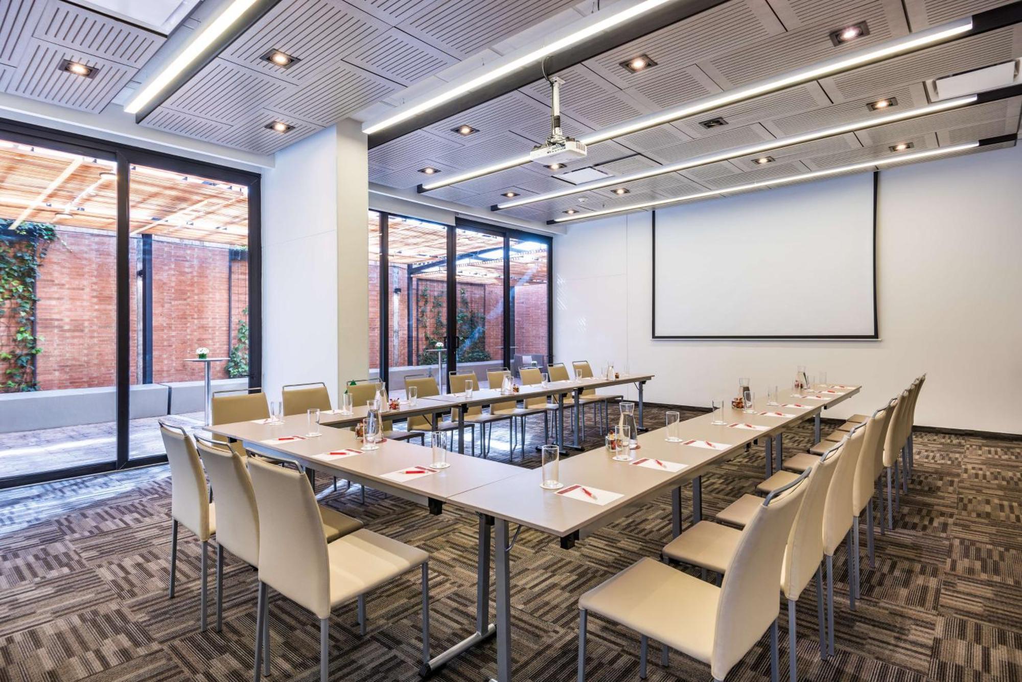 Nh Collection Bogota Terra 100 Royal Hotel Kültér fotó Meeting room