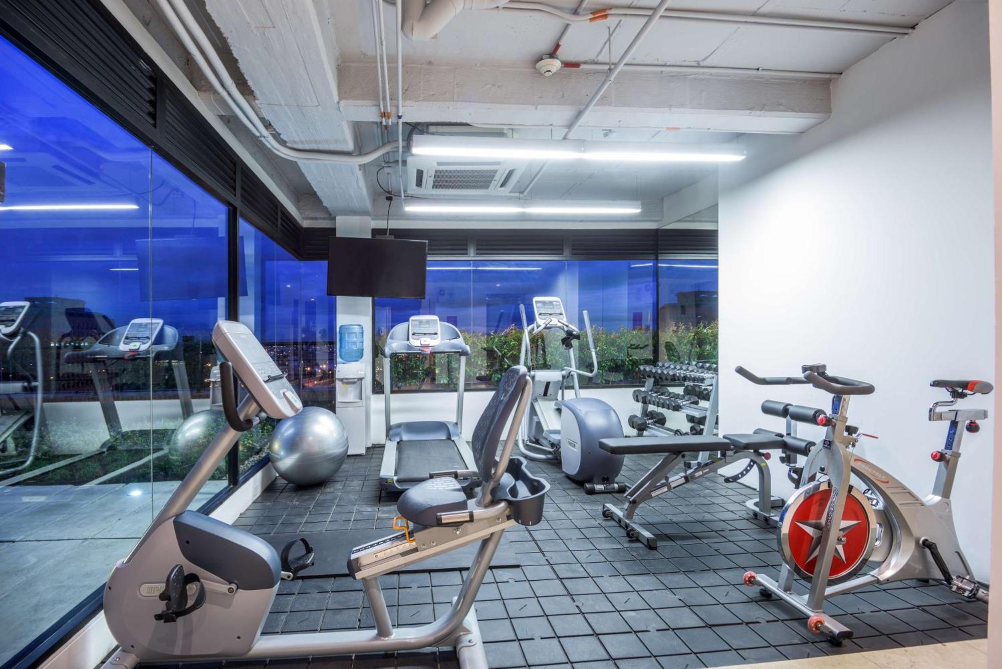 Nh Collection Bogota Terra 100 Royal Hotel Kültér fotó A gym in a hotel