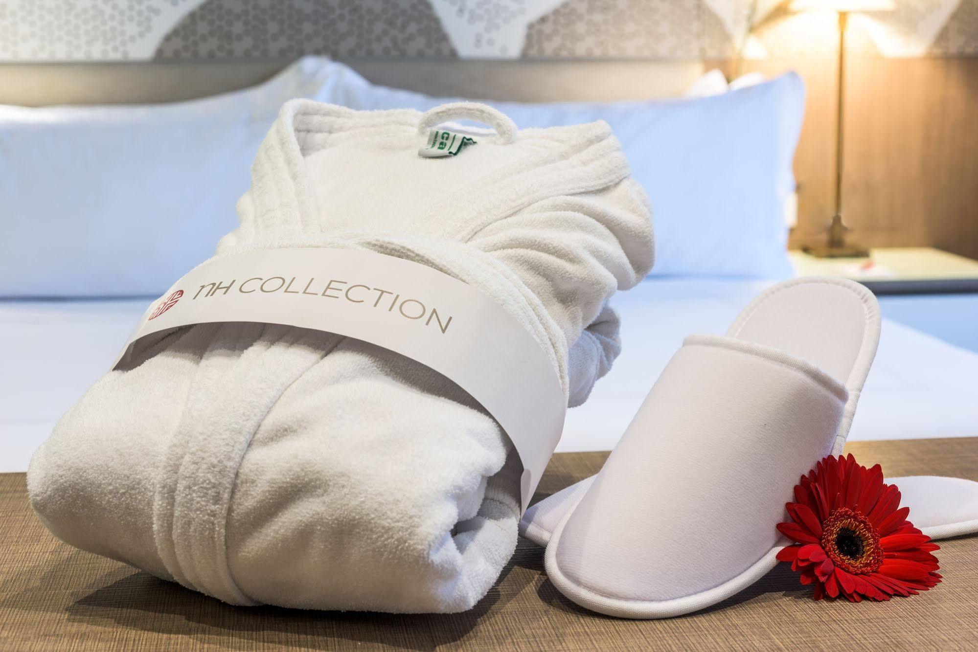 Nh Collection Bogota Terra 100 Royal Hotel Kültér fotó A bathrobe and slippers